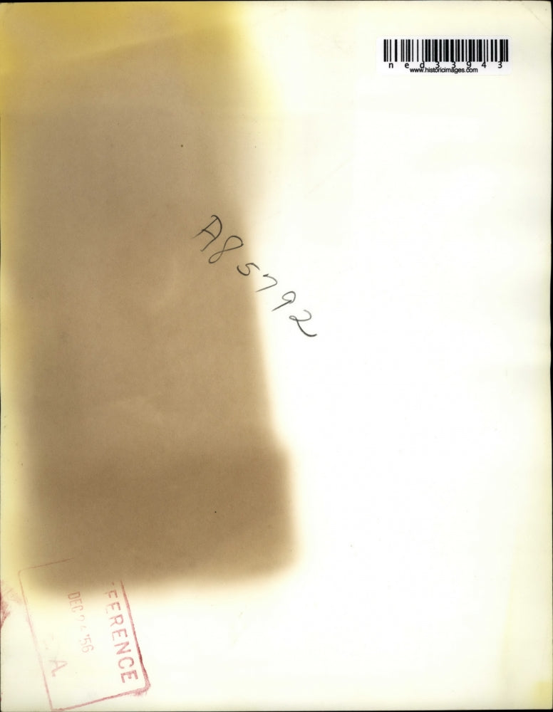 1956 Press Photo Chicago American turncoat Arlie Pate talks to reporters on