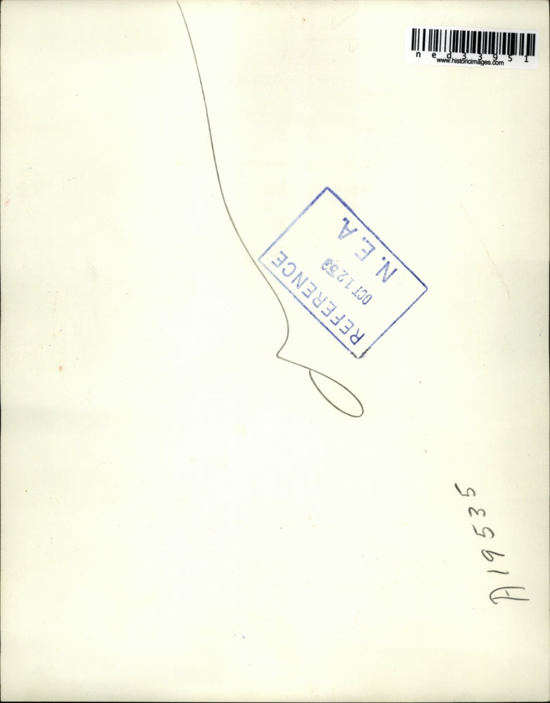 1953 Press Photo Mrs. Robert Carpenter comforts daughter Lila Mae