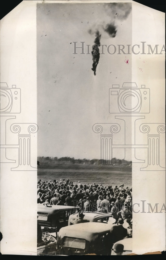 1931 Press Photo Falling balloon at Royal Air Force aerial pageant