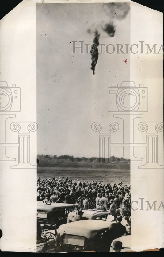 1931 Press Photo Falling balloon at Royal Air Force aerial pageant