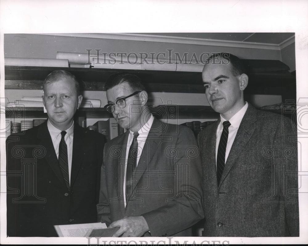 1958 Press Photo Barred from County Medical Society for cooperating with United