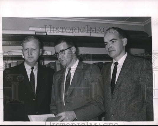 1958 Press Photo Barred from County Medical Society for cooperating with United