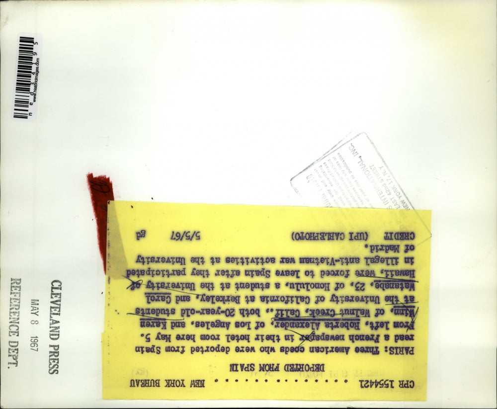 1967 Press Photo R. Alexander, K. Winn & C. Watanbe read french newspaper