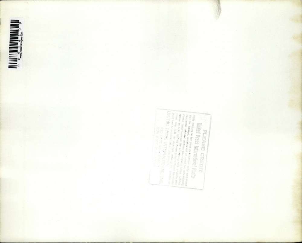 1970 Press Photo Washington Young Couple Stroll Tidal Basin Cherry Blossom