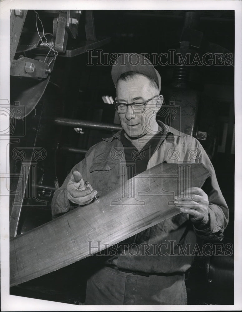 1958 Press Photo Roy Nicolets working
