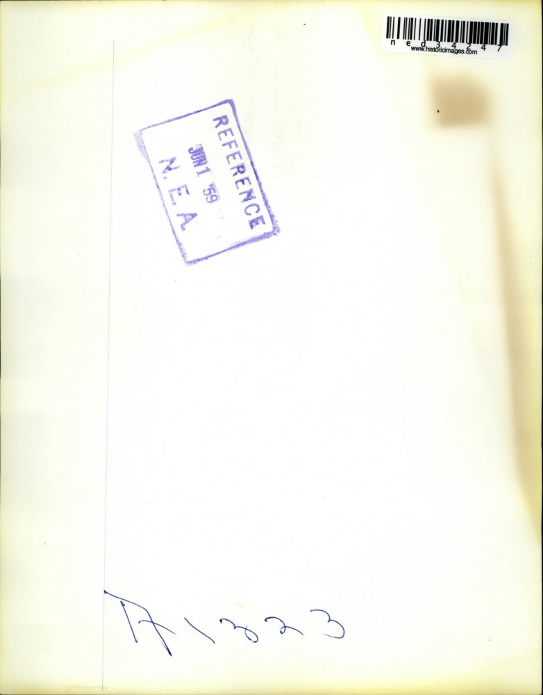 1959 Press Photo Douglas Kitchen wedged tightly in oil drum with police officer