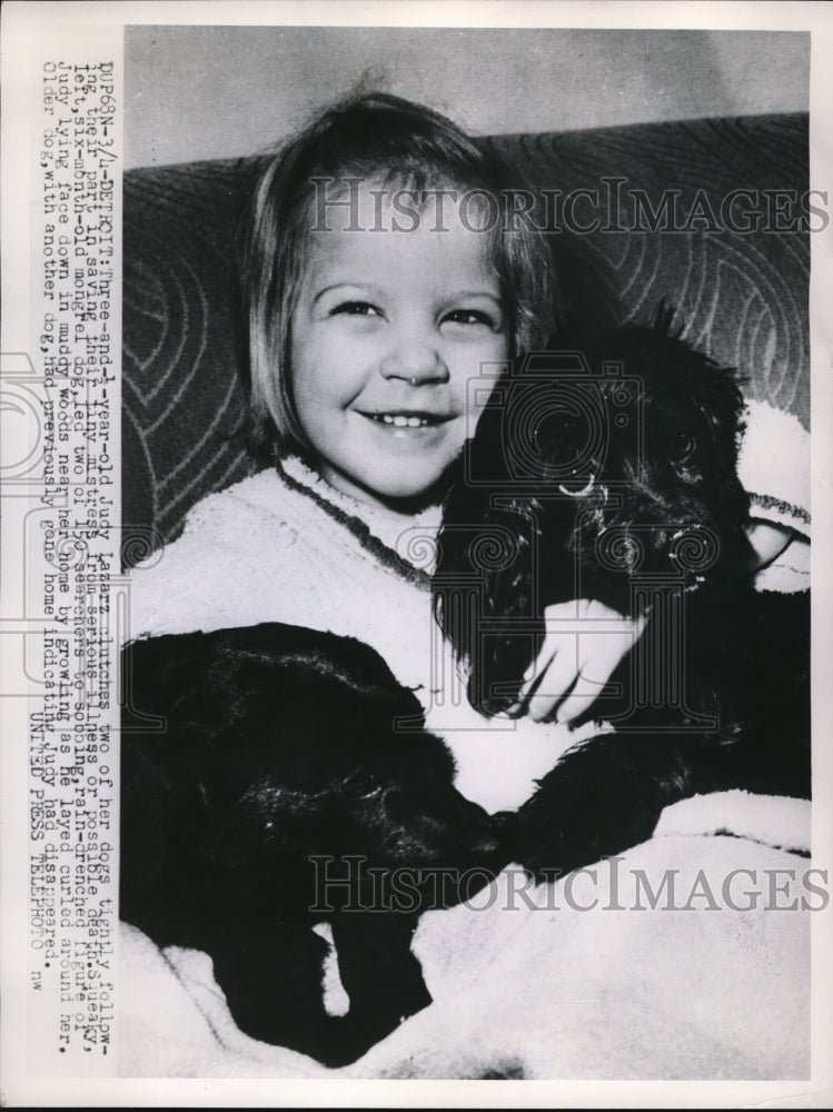 1953 Press Photo Judy Lazarz clutches two of her dogs tightly