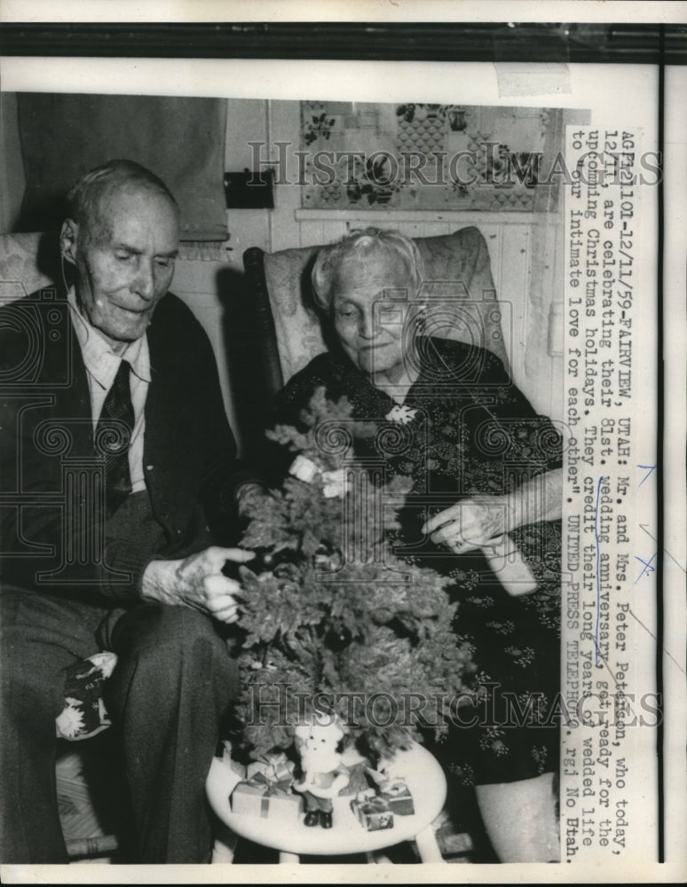 Load image into Gallery viewer, 1959 Press Photo Mr. &amp; Mrs. Peter Peterson celebrate 81st wedding anniversary
