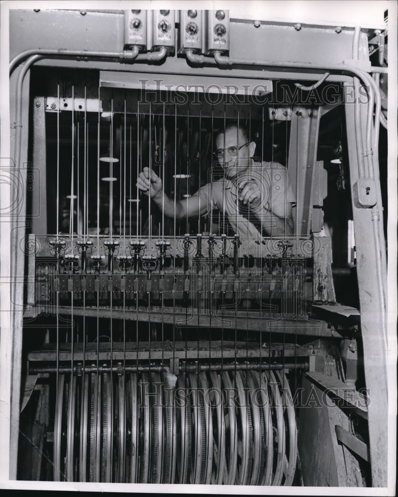 Load image into Gallery viewer, 1956 Press Photo Operation shown in General Electric's magnet-wire mill
