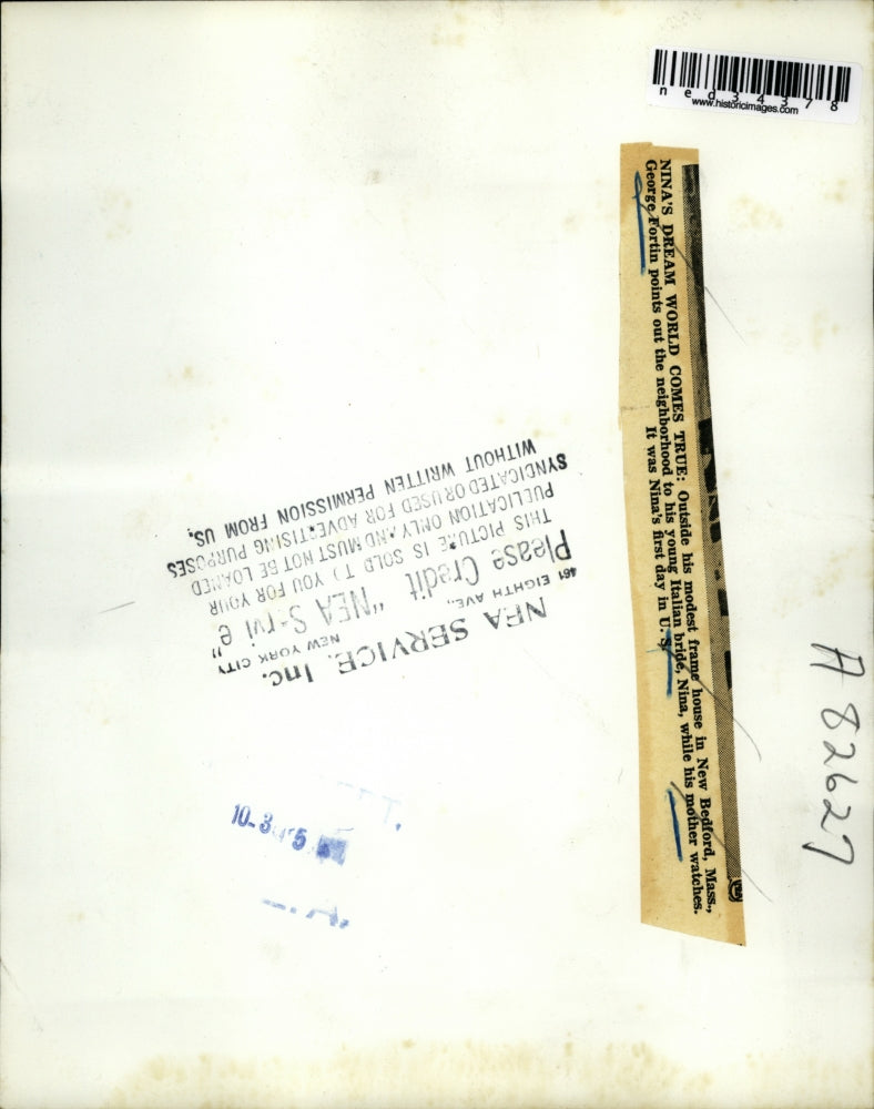 1955 Press Photo George Fortin points to his Italian bride, Nina, as mom watches