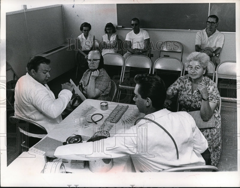 Load image into Gallery viewer, 1966 Press Photo Diabetes Program in Painesville City Hall, Ohio
