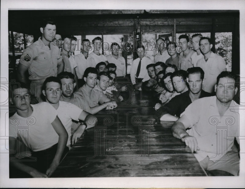 Load image into Gallery viewer, 1946 Press Photo Group of veternas who worked to keep Pond River Mine open
