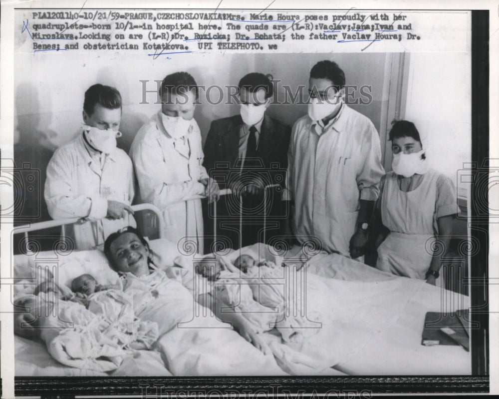 1959 Press Photo Marie Houra poses proudly with her quadruplets