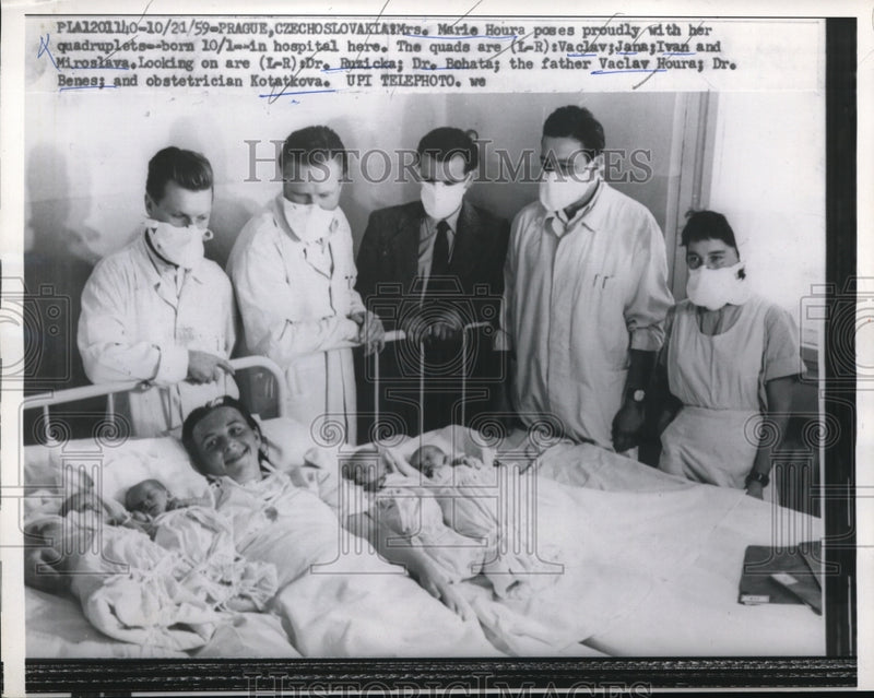 Load image into Gallery viewer, 1959 Press Photo Marie Houra poses proudly with her quadruplets
