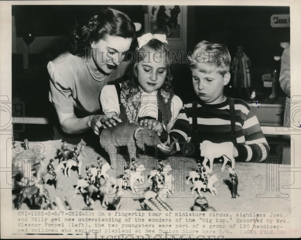 1948 Press Photo Joan & Billy guided by Eleanor Pompei at playland in store