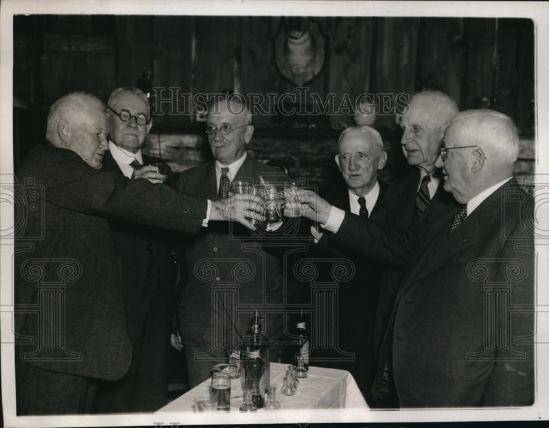 Load image into Gallery viewer, 1937 Press Photo Washington Dc Members of the United States Naval Academy of
