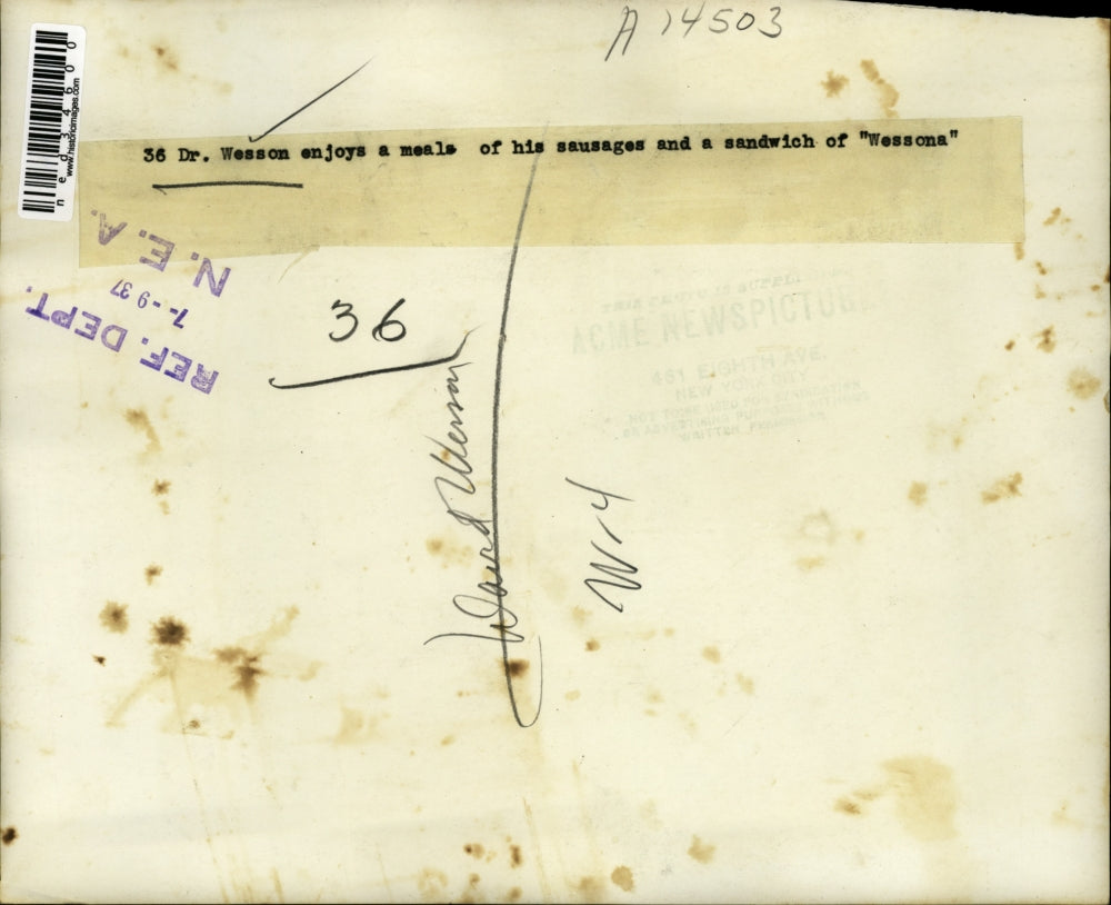 1937 Press Photo Dr Wesson enjoys a meal of his sausages and a sandwich of