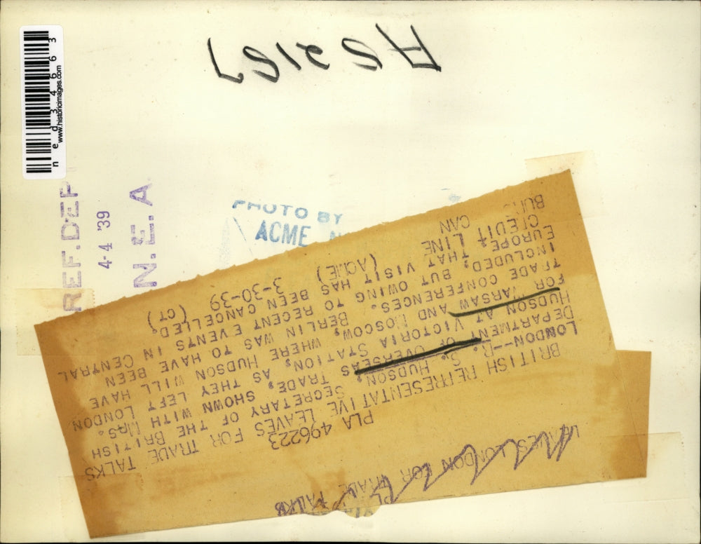 1939 Press Photo R.S. Hudson with Mrs. Hundson at Victoria Station