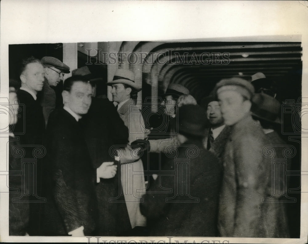 1932 Press Photo Former Mayor J.J. Walker of New York surrounded by reporters