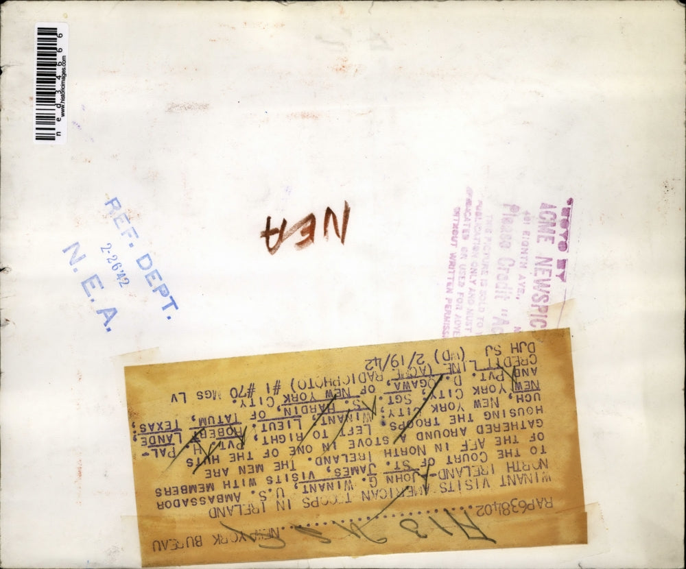 1942 Press Photo John G. Winant visits with members to the court of St. James