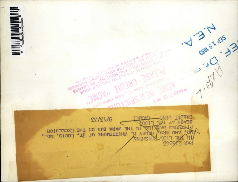 1933 Press Photo Mr. and Mrs. Henry H. Whittemore at Excelsior Beach at Lido