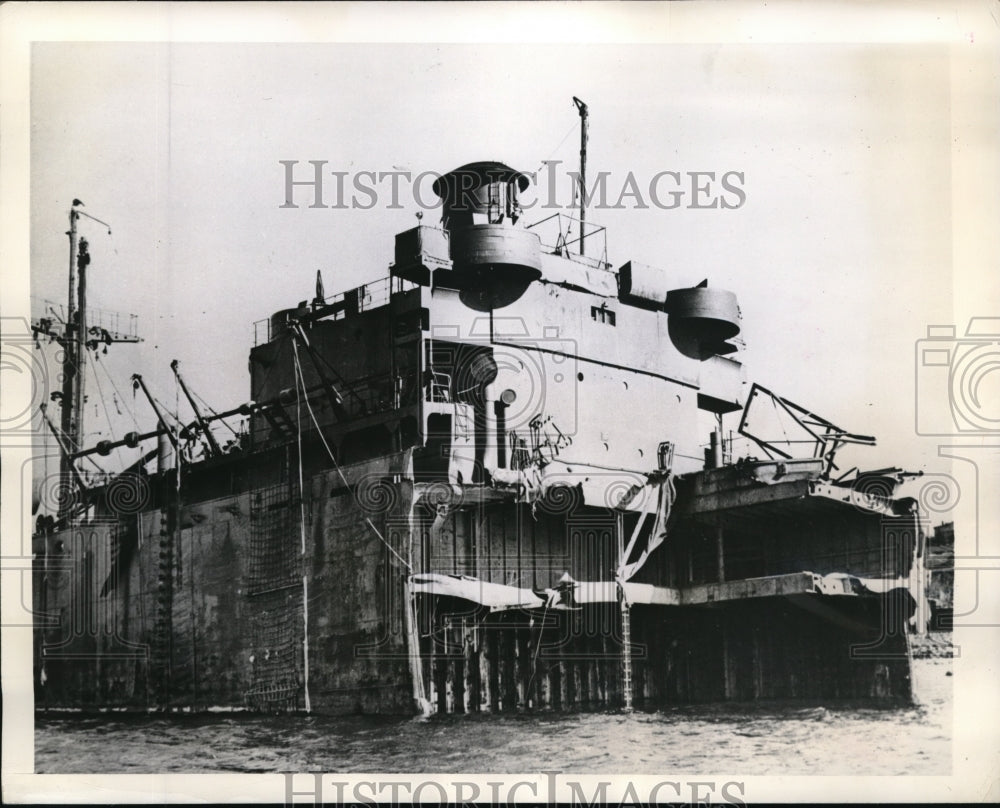 1944 Press Photo Freighter resting at East Coast Canadian Port