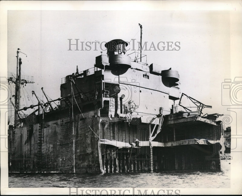 Load image into Gallery viewer, 1944 Press Photo Freighter resting at East Coast Canadian Port
