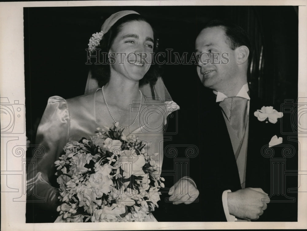 1941 Press Photo Mr. and Mrs. Charles Le Routilleier Homer Jr. after wedding