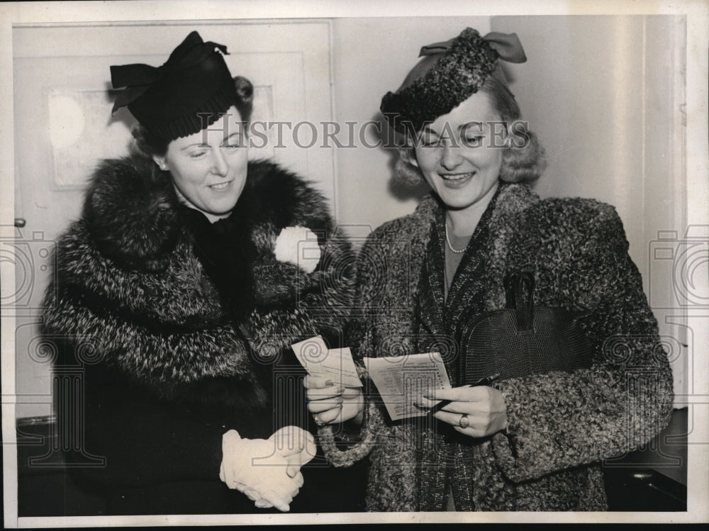 1939 Press Photo Mrs. John Merriman and Miss Kay Hoffman at Turf Club