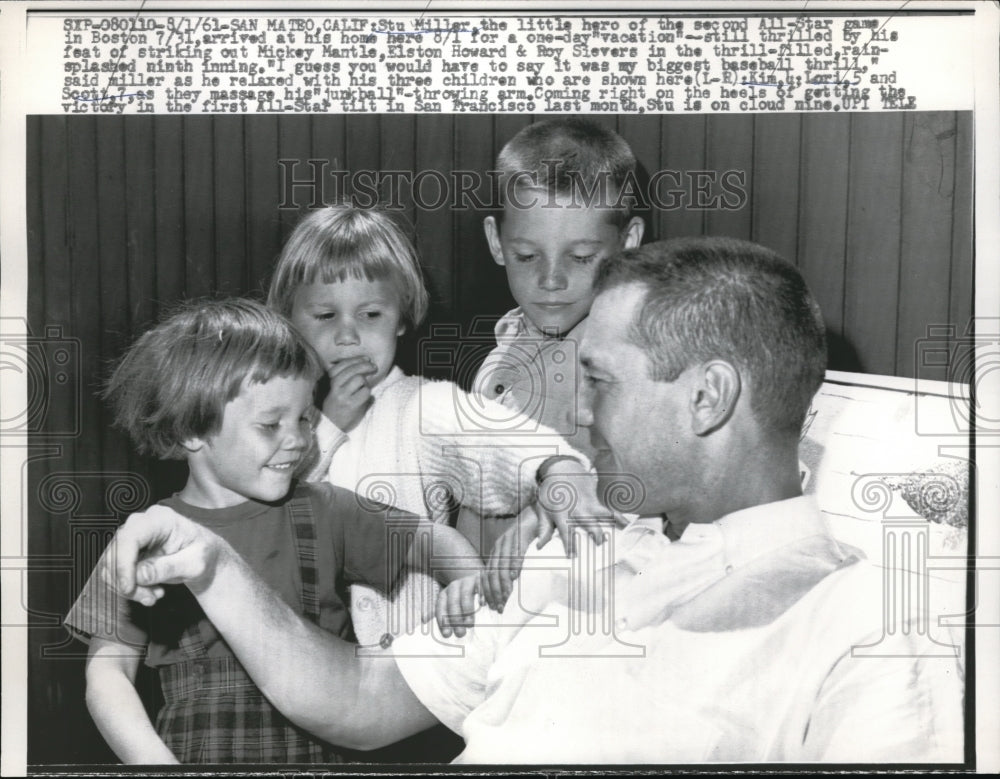 1961 Press Photo Stu Miller with his three children Kim, Lori, & Scott