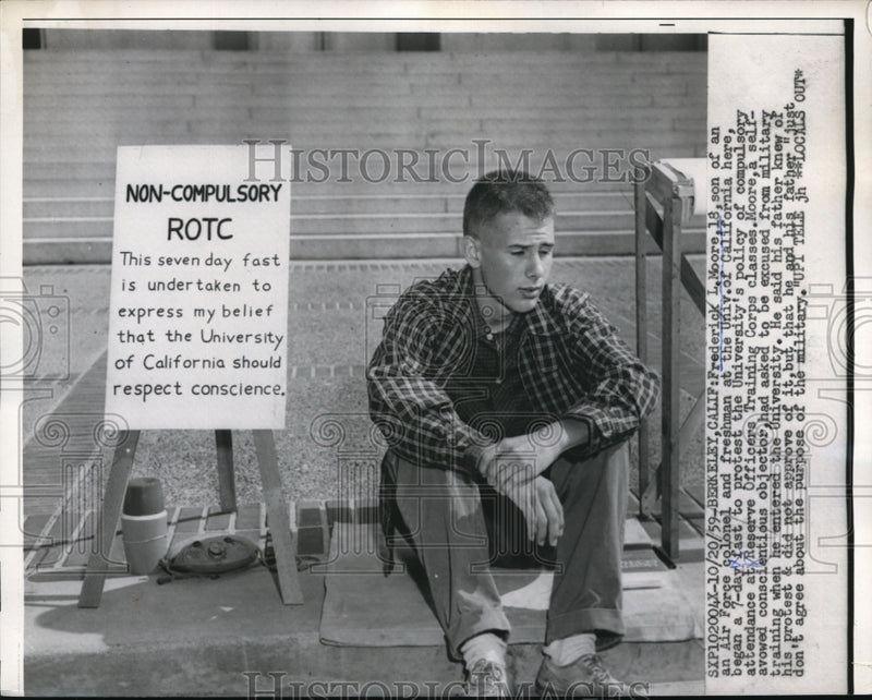 Load image into Gallery viewer, 1959 Press Photo Frederick L. Moore begins fast to protect University policies
