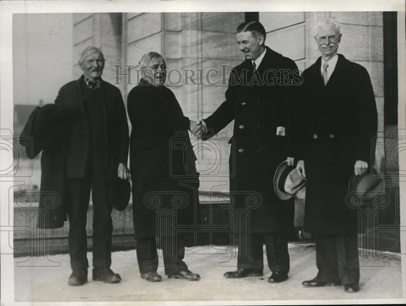 Load image into Gallery viewer, 1933 Press Photo Warning that taxpayers are about to go on a strike more than
