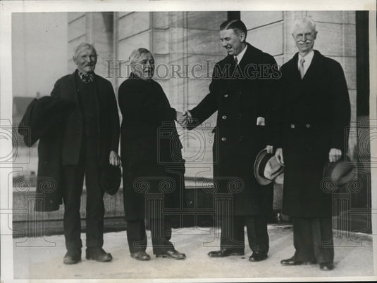 1933 Press Photo Warning that taxpayers are about to go on a strike more than