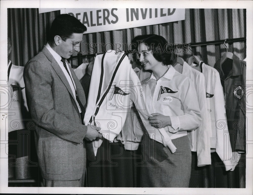 1959 Press Photo Chuck Messina & Mrs. Carol Weiss at boat show