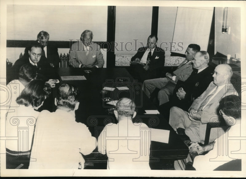 Load image into Gallery viewer, 1948 Press Photo T.J. Herbert attempts to settle Univis Lens strike
