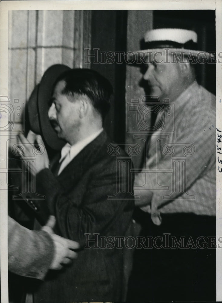 1939 Press Photo Karl Langer shown in Chicago police station