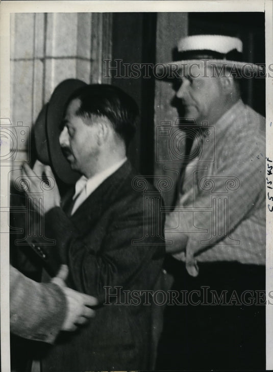 1939 Press Photo Karl Langer shown in Chicago police station