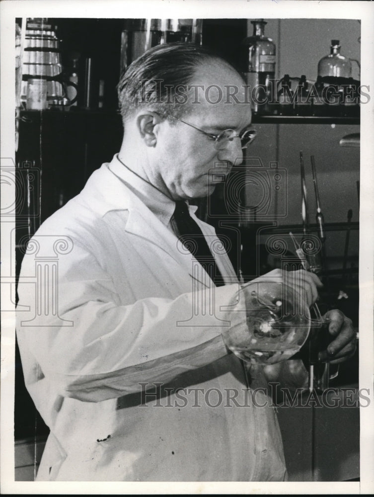 1947 Press Photo Dr. I. Forest Huddleson, Michigan State College scientist- Historic Images