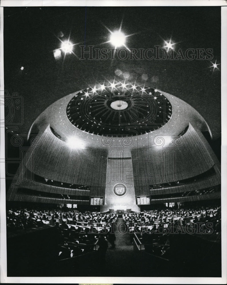 Load image into Gallery viewer, 1968 Press Photo a general view of the UN General Assembly as session got under
