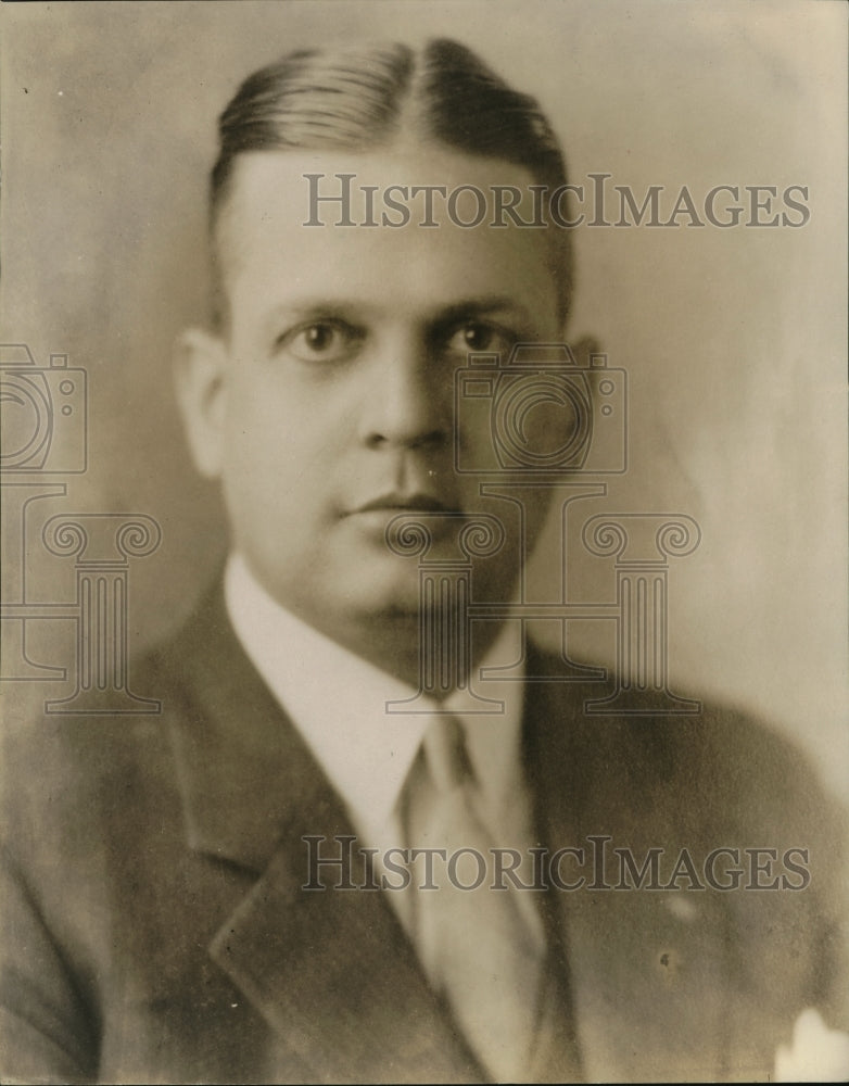 1927 Press Photo L. Glenn Hewins, Sales Manager of The VanDorn & Dutton Co.