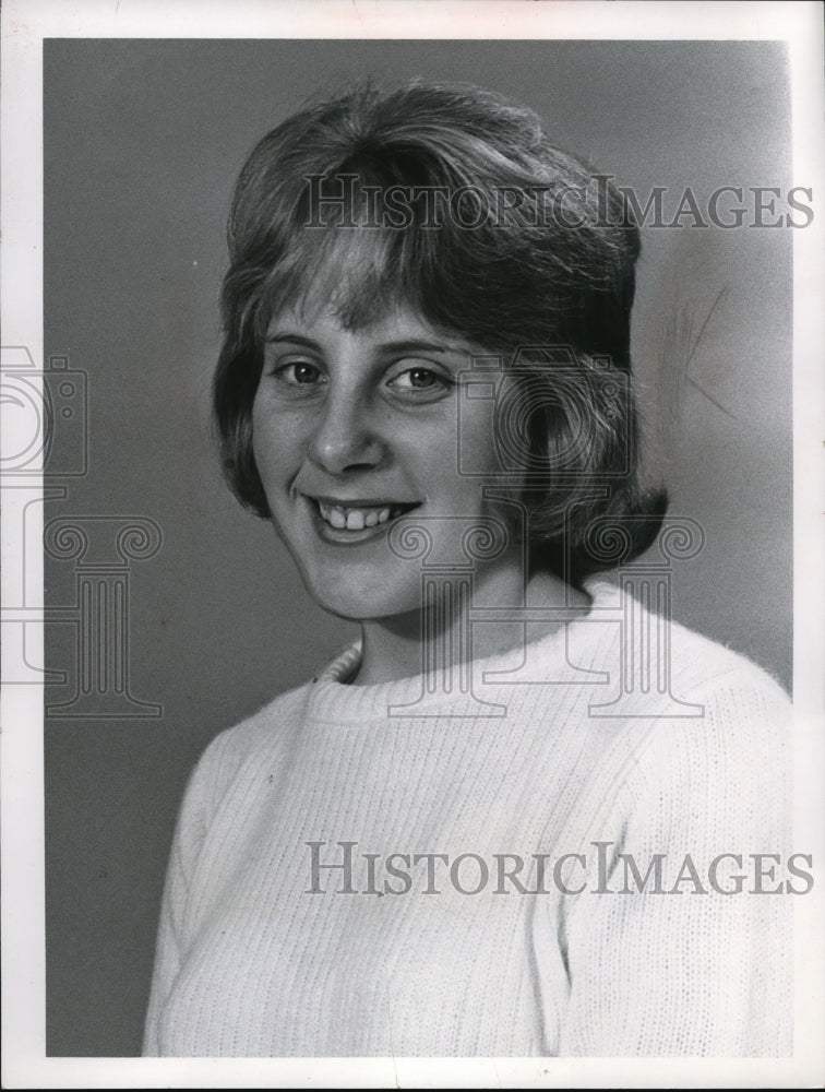 1966 Press Photo Janet Hertz, 12, posed for a picture