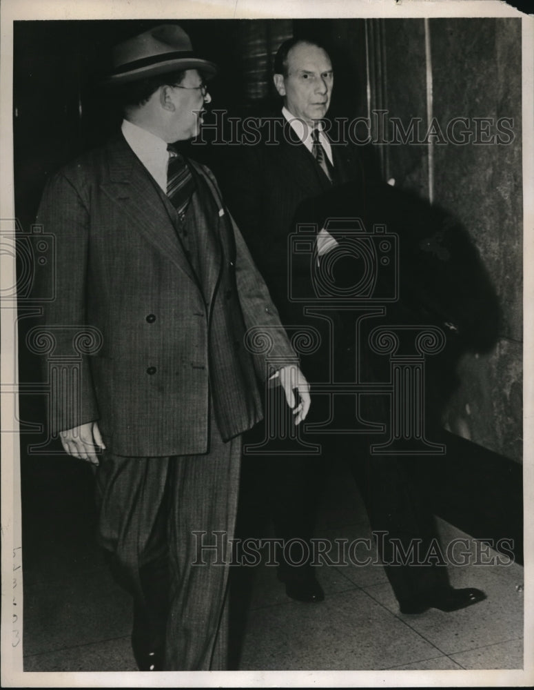 Load image into Gallery viewer, 1939 Press Photo John Etheridge and his lawyer Benjamin Blue - ned35024
