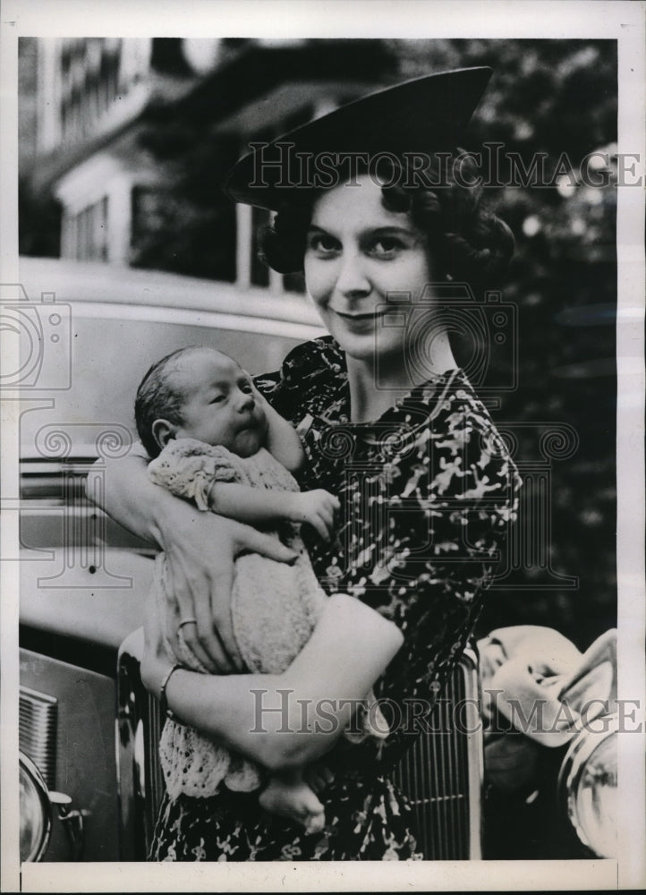 1938 Press Photo Mrs. Enzer and her 6 weeks old baby John