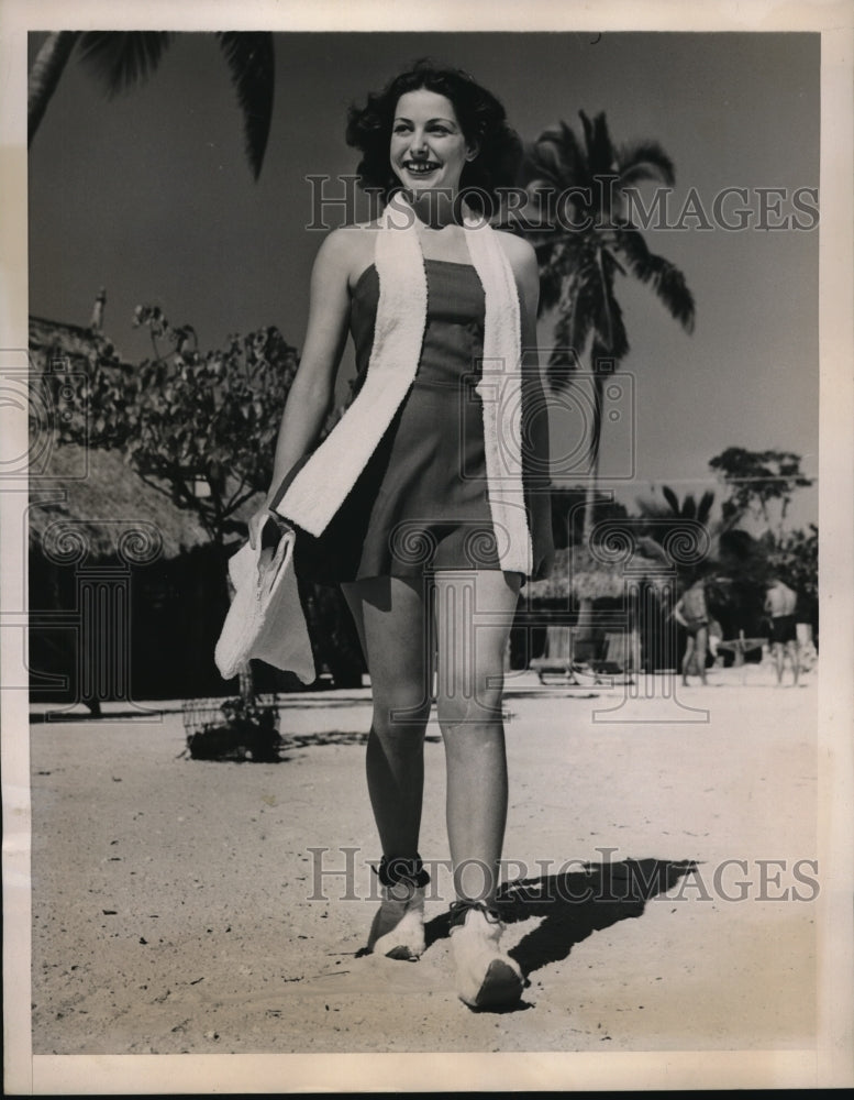 1939 Press Photo Louise Turner Wearing Finn Laplandish Motif