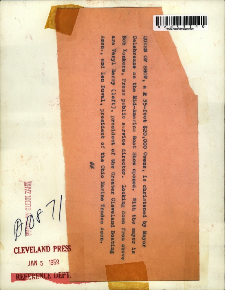 1959 Press Photo Mayor Celebrezze Christens 35 Foot $20,000 Owens