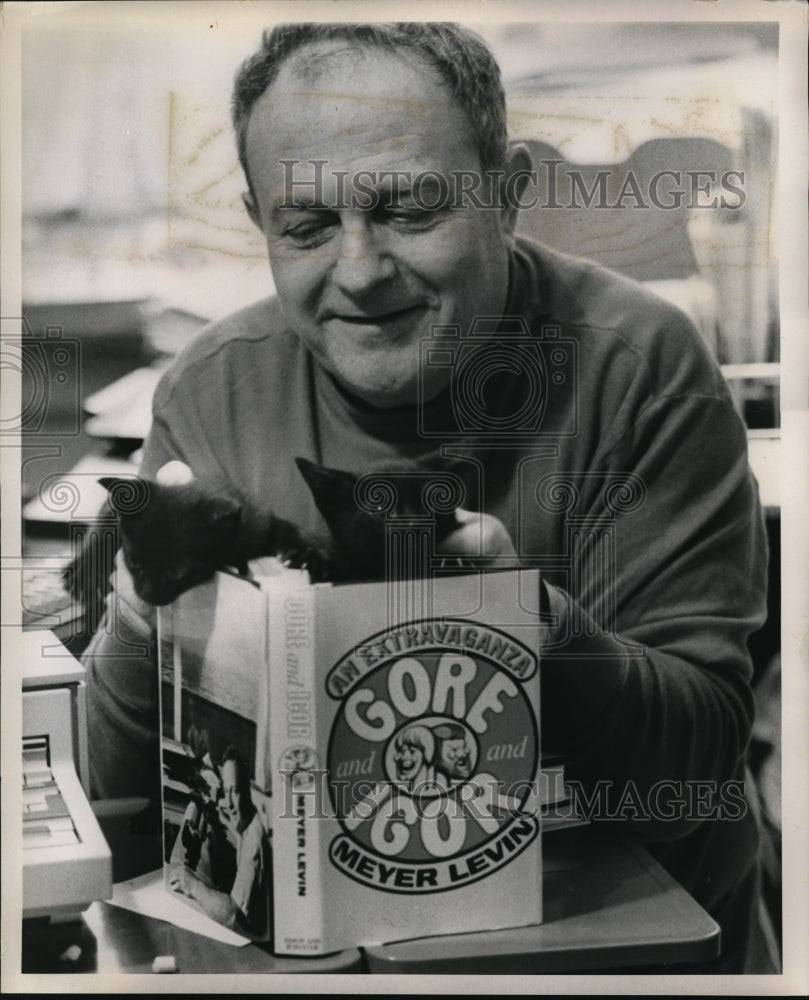 1968 Press Photo Meyer Levin Gets Twin Cats