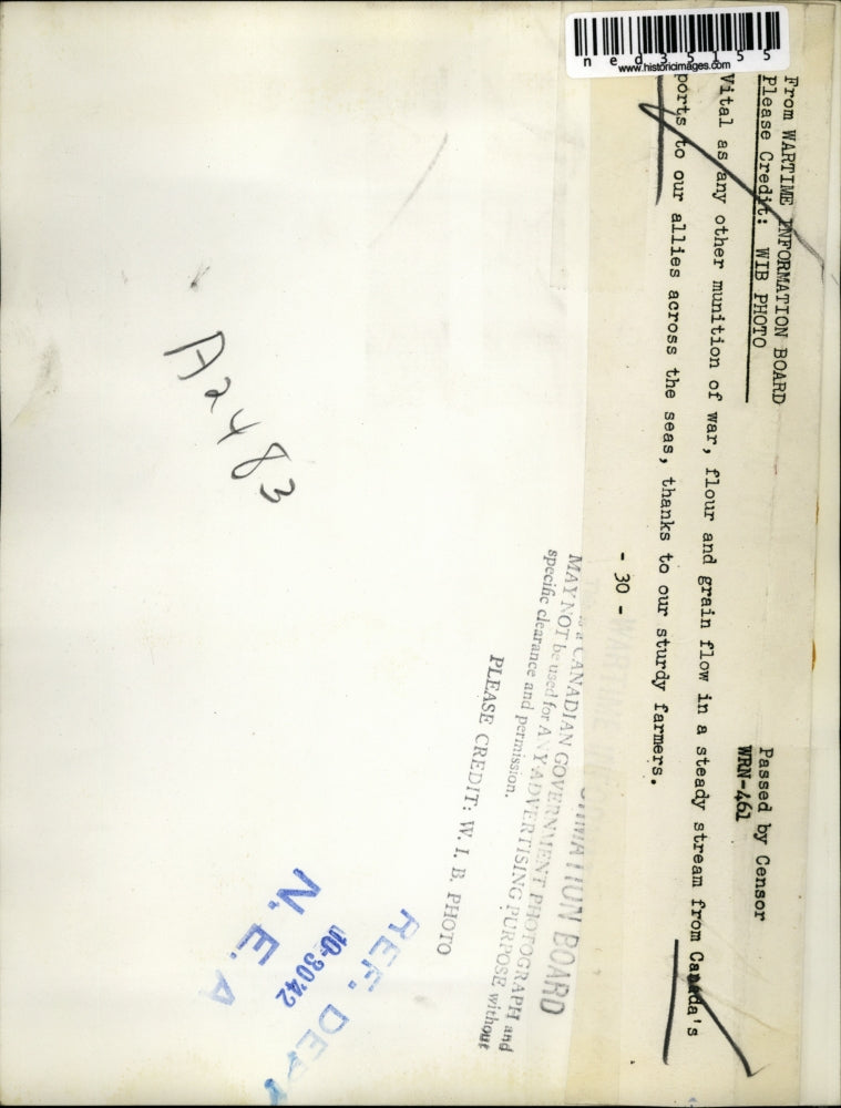 1942 Press Photo Flour And Grain Flow In A Steady Stream To Ports To Our Allies