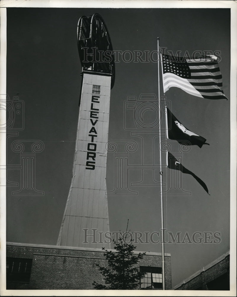1941 Press Photo Westinghouse Electric Elevator Company - Historic Images