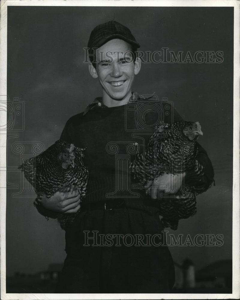 Load image into Gallery viewer, 1943 Press Photo Richard Lenigan 4-H Club Boy Holding Two Layers of His Flock
