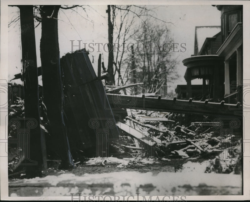 Load image into Gallery viewer, 1936 Press Photo Wheeling Island, W. VA. Flood Havoc
